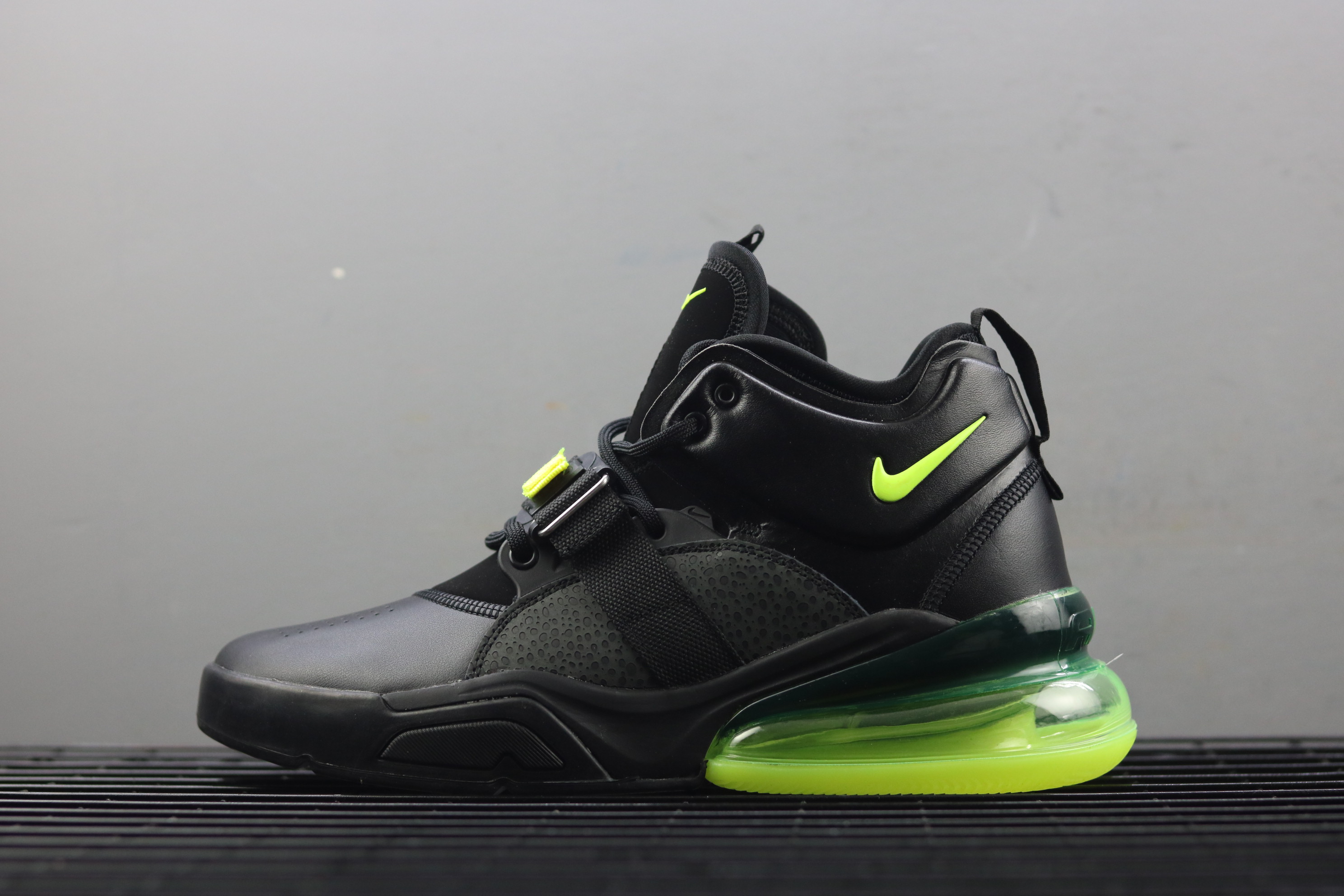 nike shoes black with green