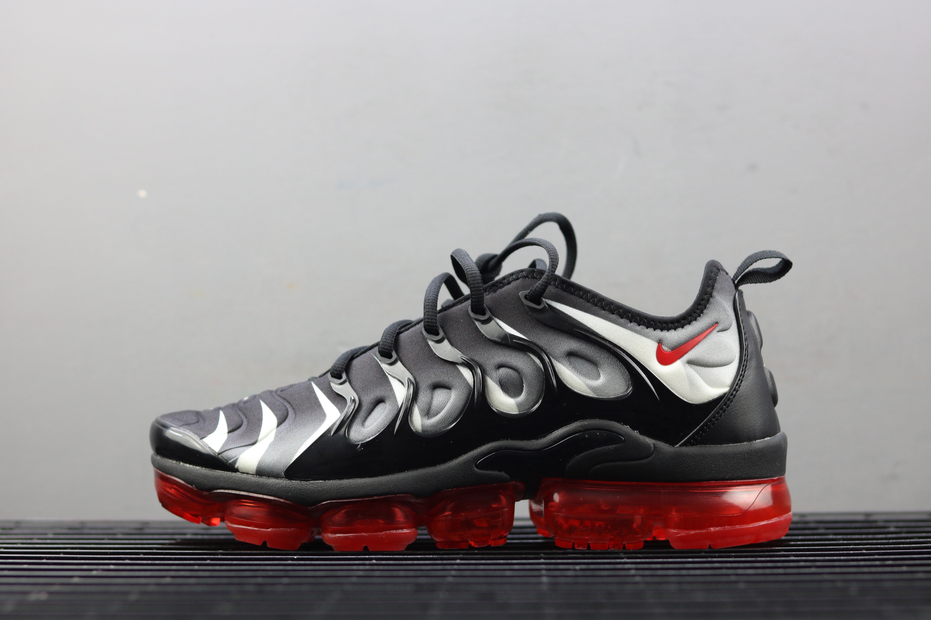 vapormax plus shark