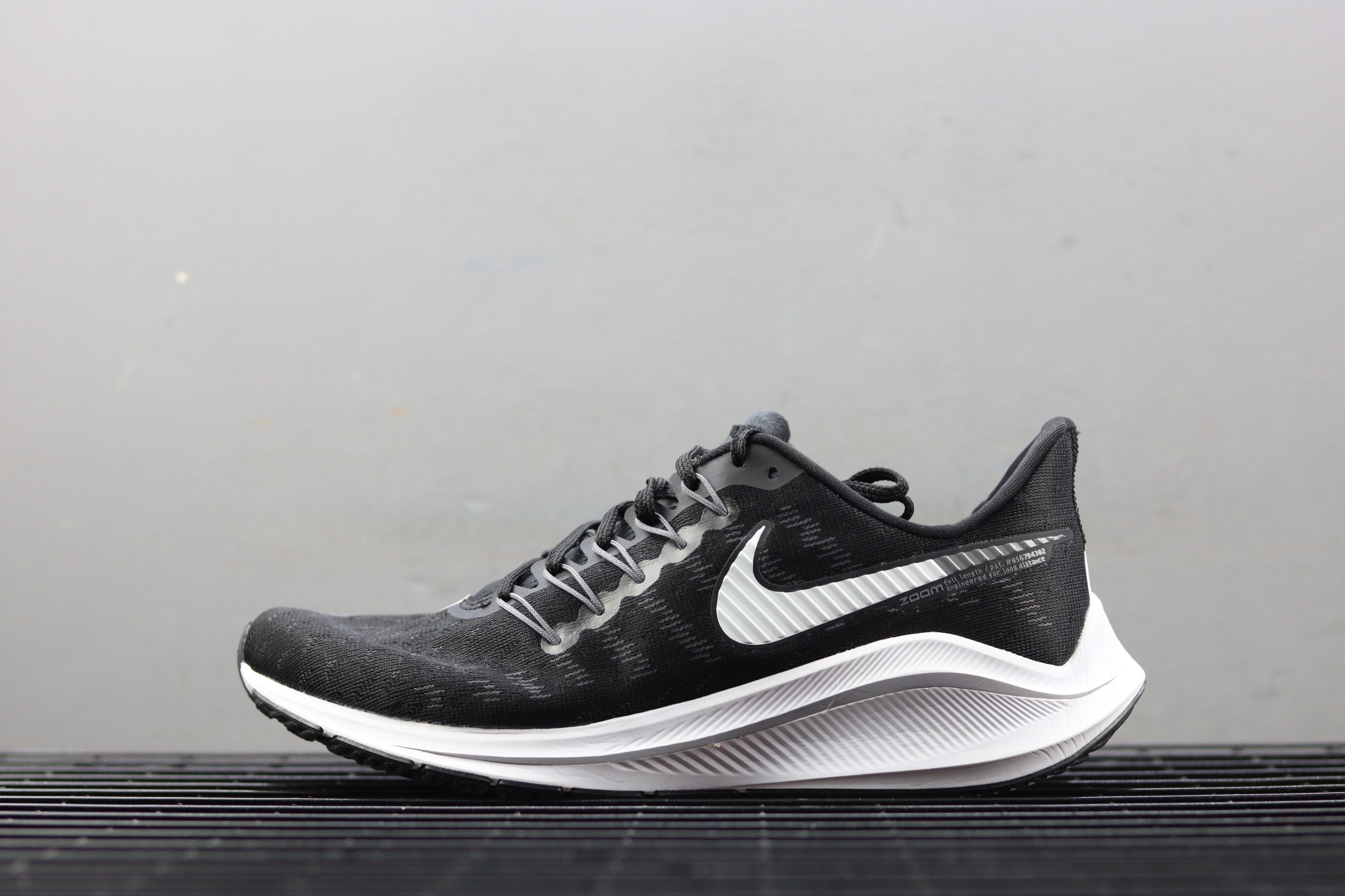 nike vomero black