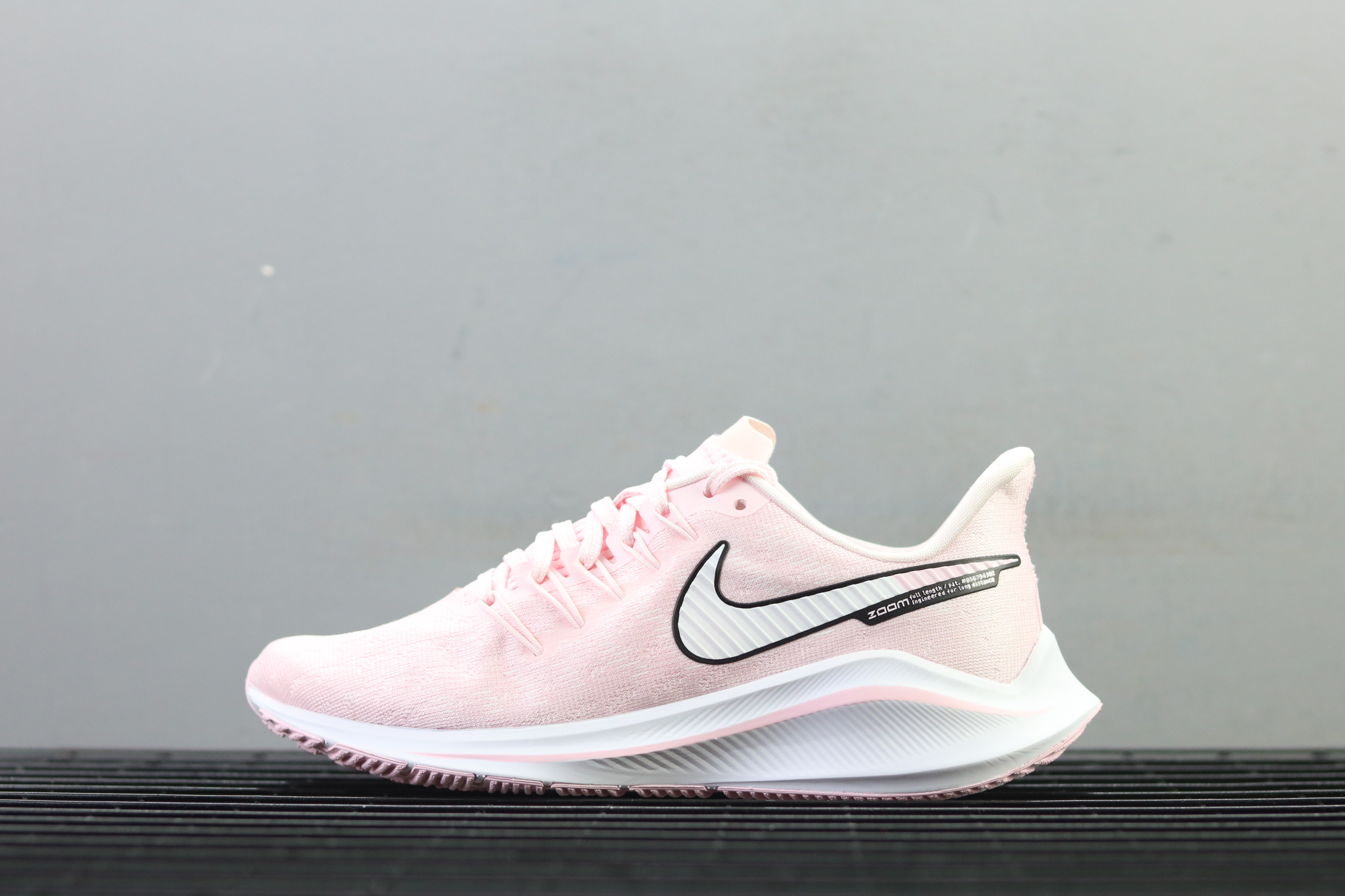 pink zoom nike