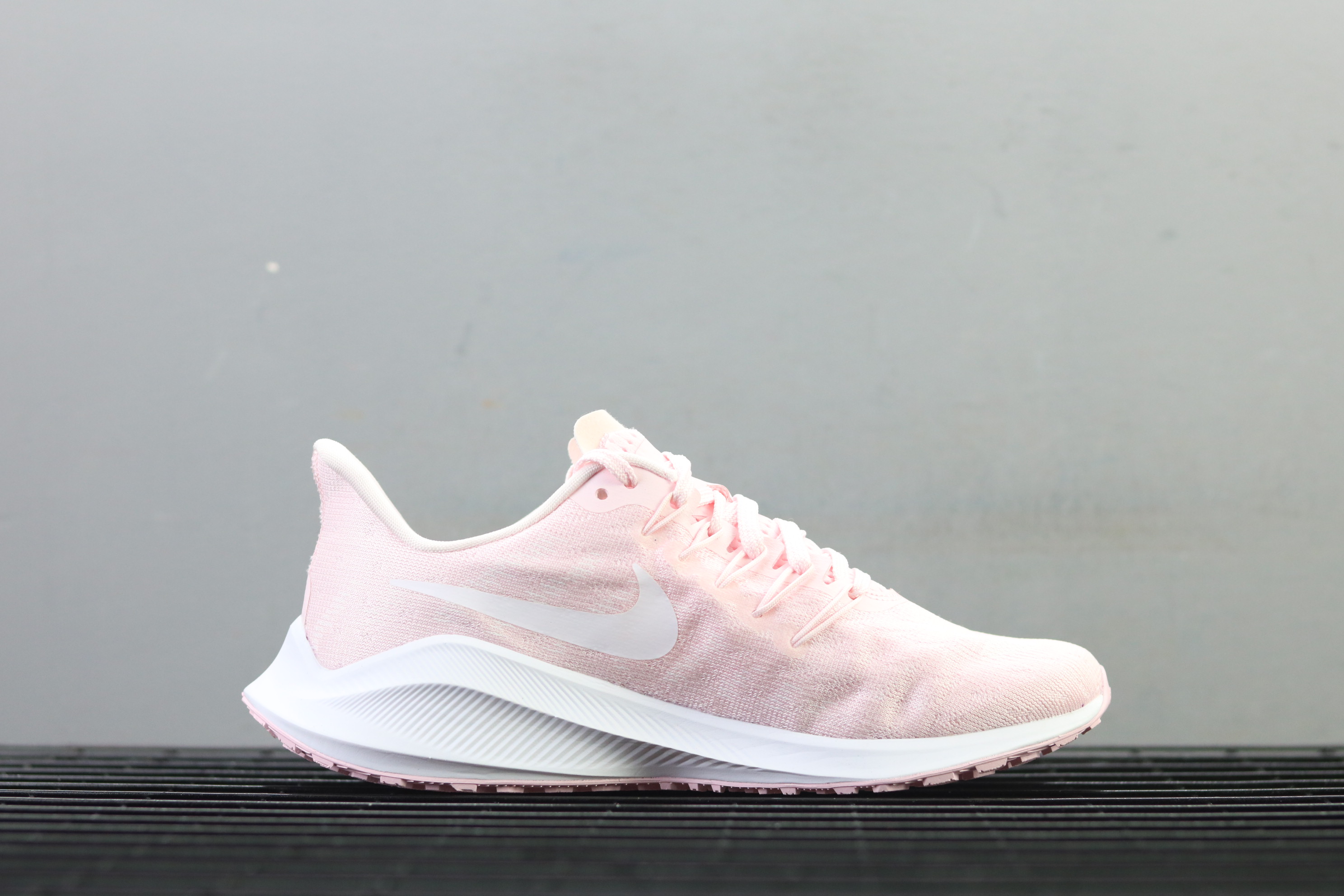 nike zoom vomero pink