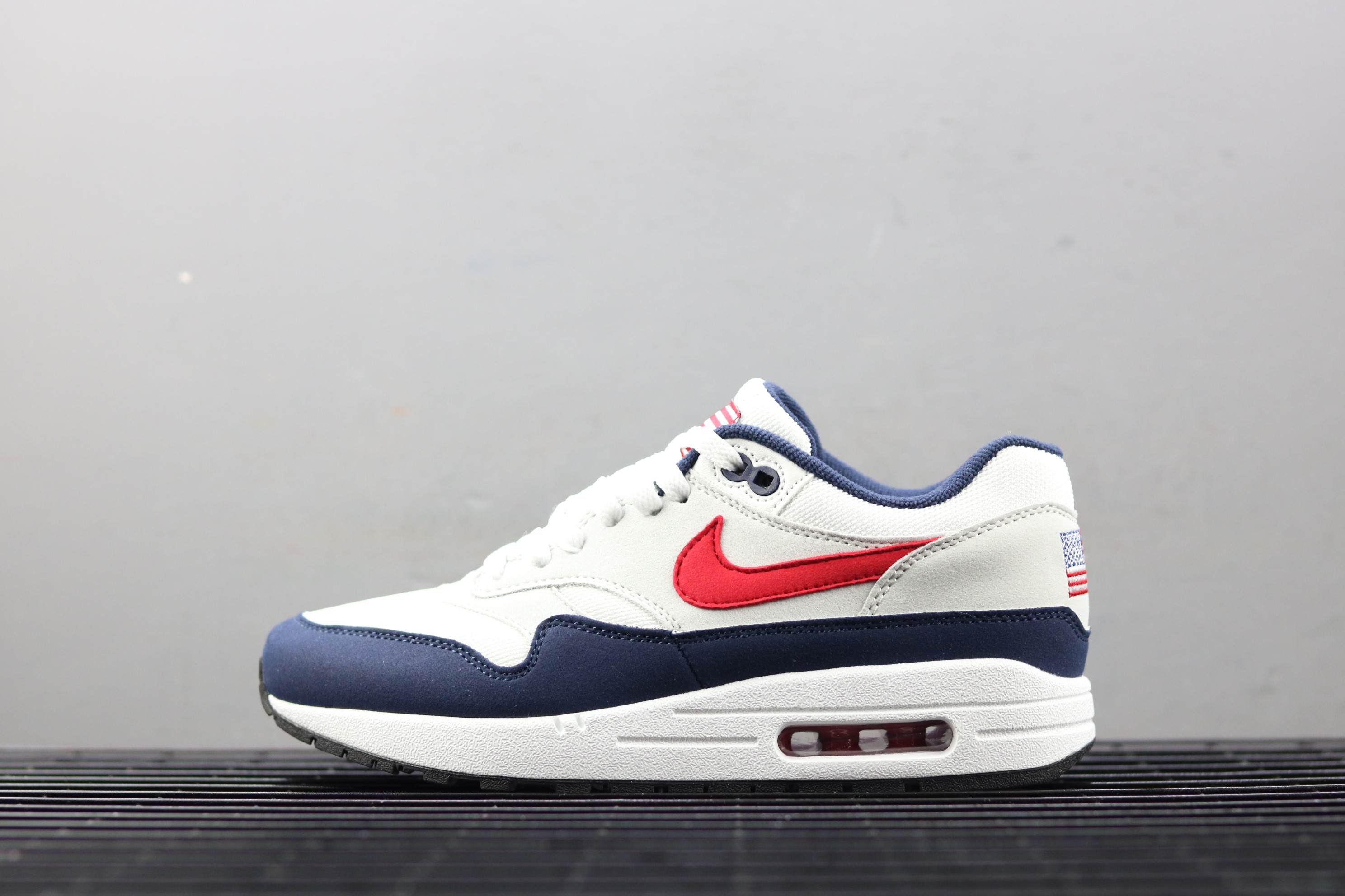 air max 1 navy blue and white