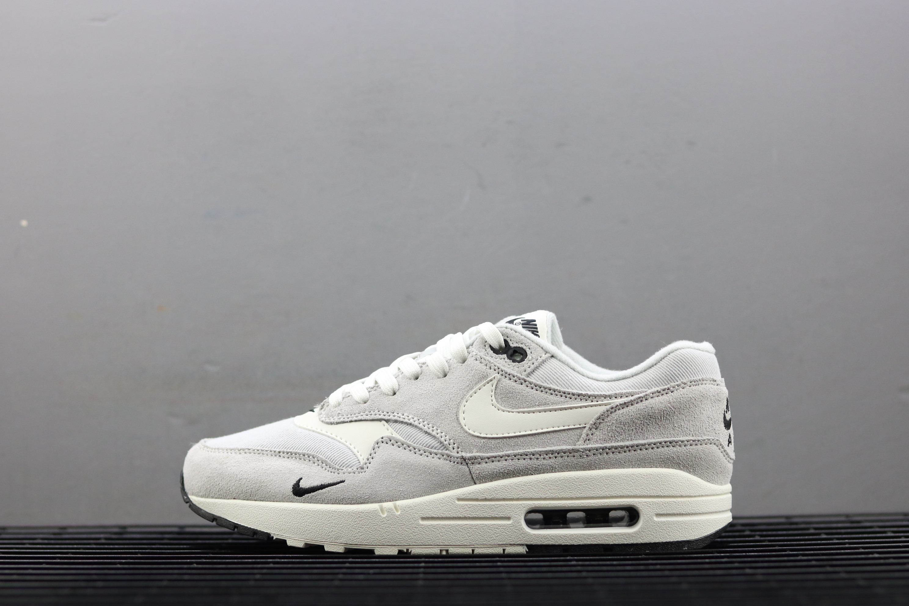 nike air max 1 premium pure platinum