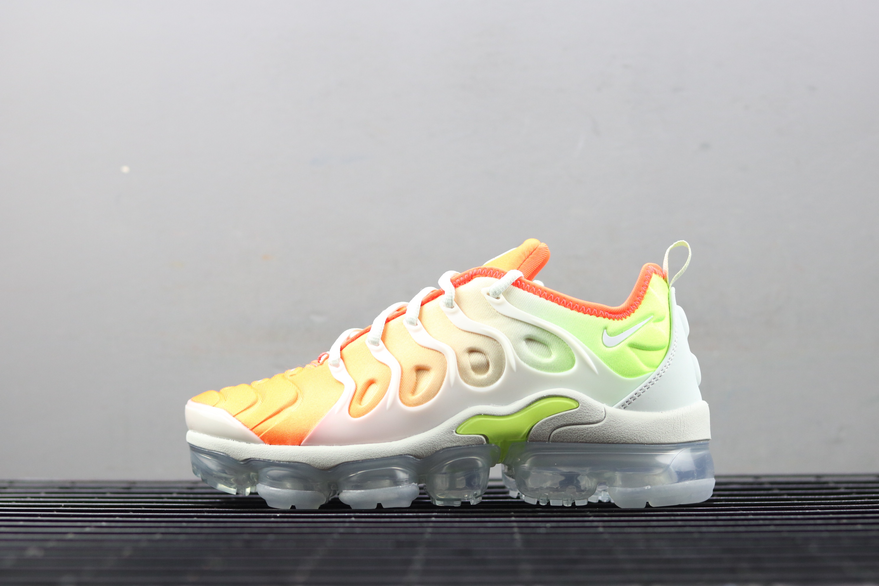 nike air vapormax plus reverse sunset