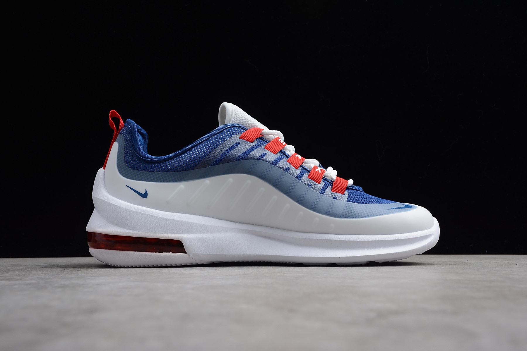 nike air max axis white and blue