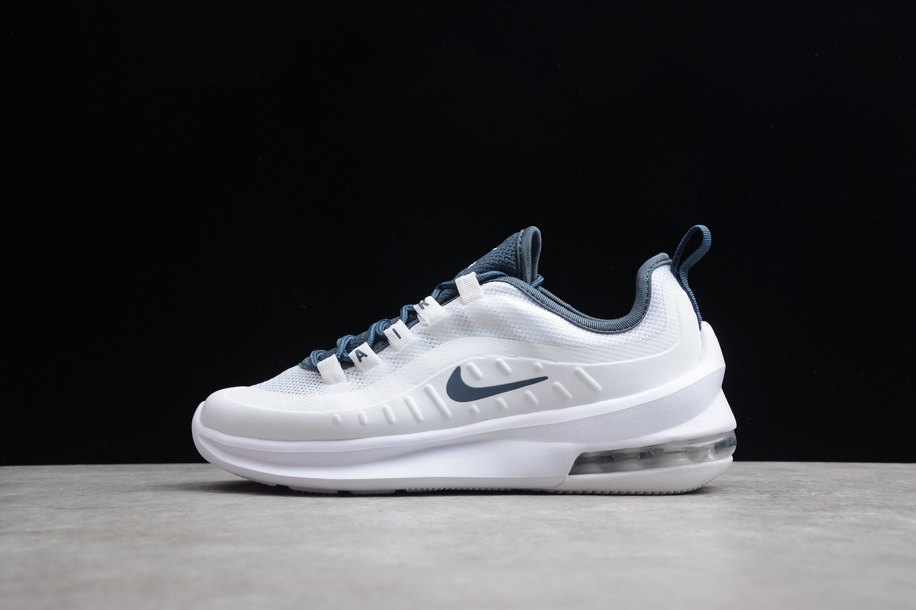 nike air max axis blue and white