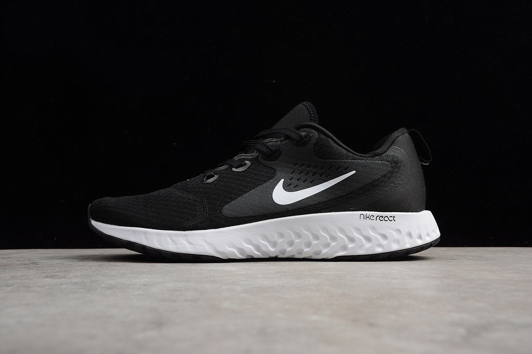 nike epic react black and white